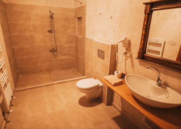 Cappadocia Eagle Cave מלון 3*