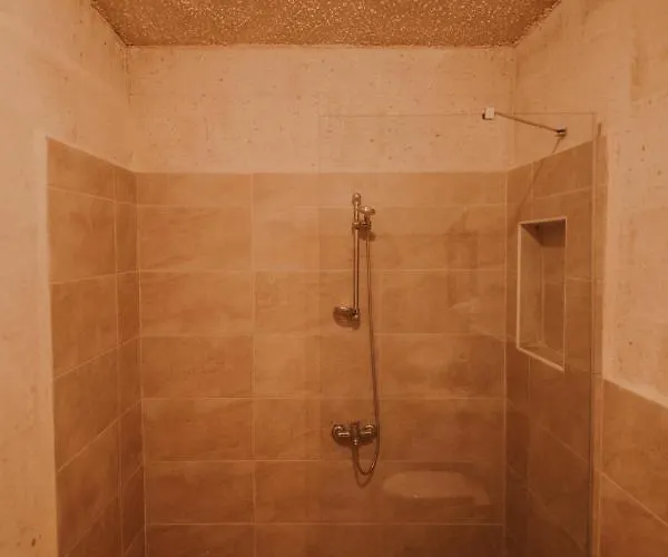 מלון Cappadocia Eagle Cave