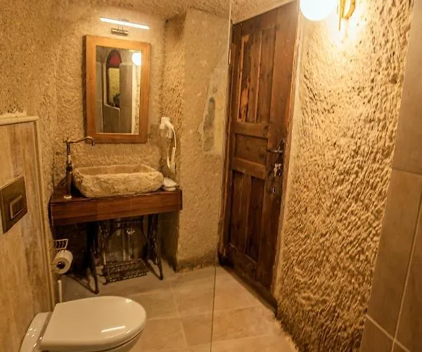 מלון Cappadocia Eagle Cave 3*