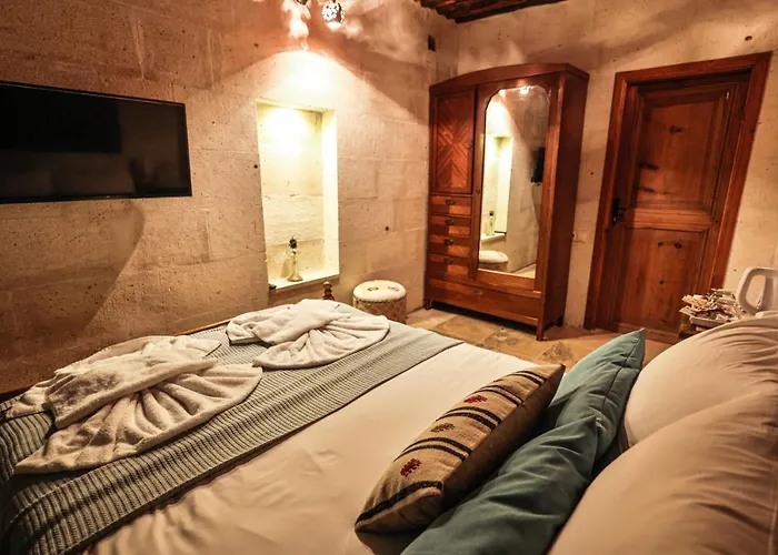 מלון Cappadocia Eagle Cave 3*