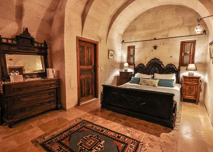 מלון Cappadocia Eagle Cave 3*