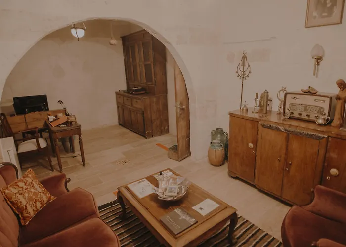 מלון Cappadocia Eagle Cave 3*