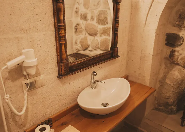 מלון Cappadocia Eagle Cave 3*